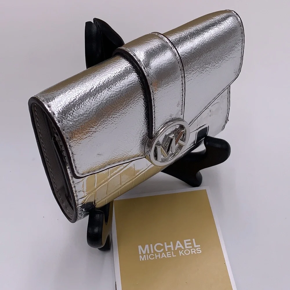 MICHAEL KORS Carmen Medium Flap bifold Wallet silver color